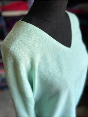 Bloomingdale's Women's Mint V-Neck Cashmere Sweater